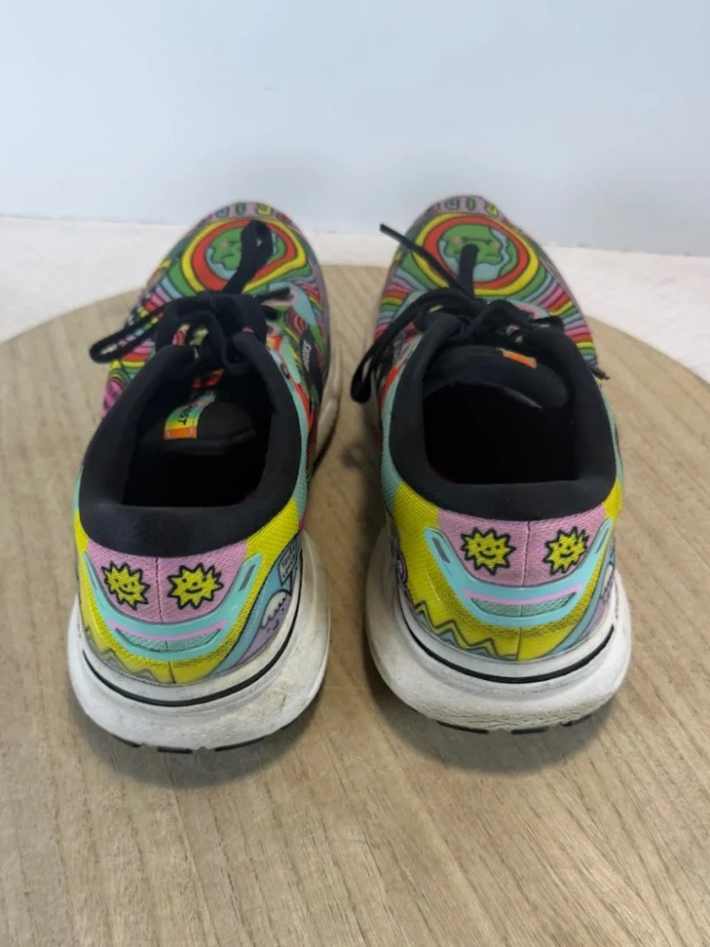 Brooks Ghost 15 PRIDE Womens 9.5 B Running Shoes Rainbow Limited Edition